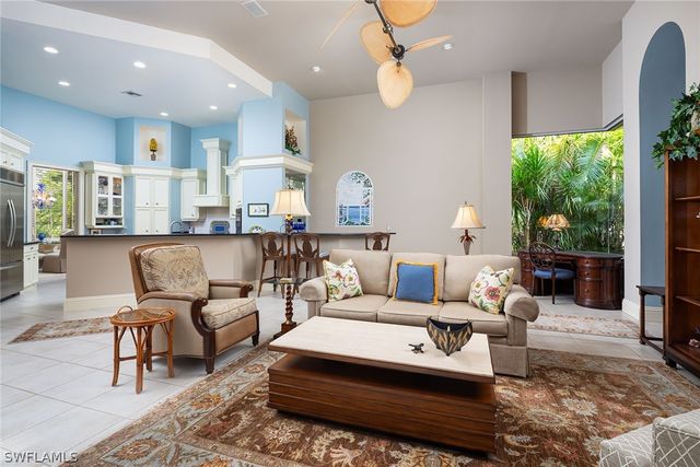 813 Barcarmil WAY, Naples, FL 34110