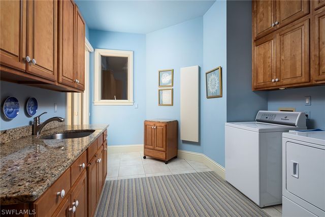 813 Barcarmil WAY, Naples, FL 34110