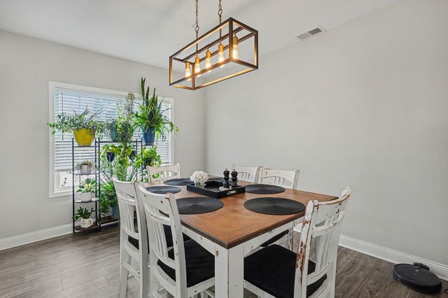 528 Dexter Dr, Clarksville, TN 37043