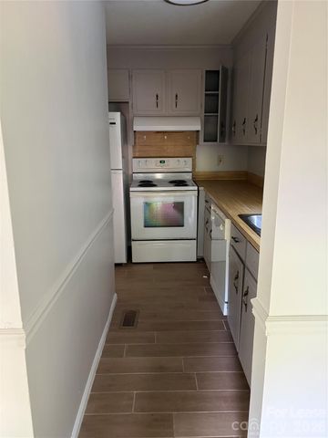1708 Village Lake Drive, Charlotte, NC 28212