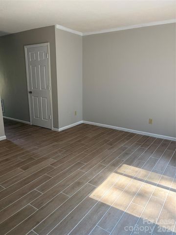 1708 Village Lake Drive, Charlotte, NC 28212