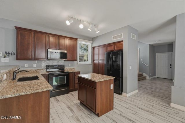2246 E Fraktur Road, Phoenix, AZ 85040