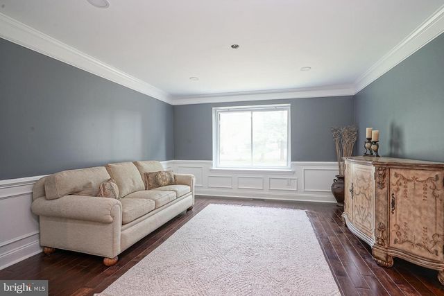 6 SAINT MICHAEL CT, Cherry Hill, NJ 08003