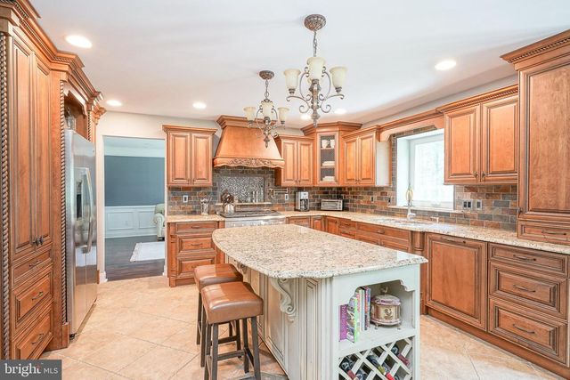 6 SAINT MICHAEL CT, Cherry Hill, NJ 08003