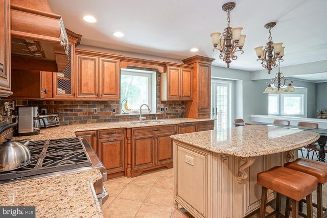 6 SAINT MICHAEL CT, Cherry Hill, NJ 08003