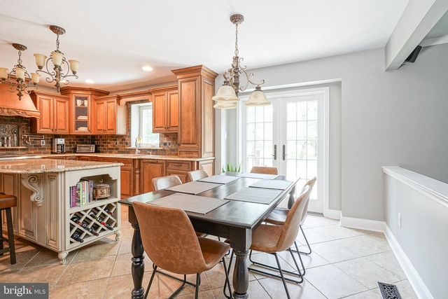6 SAINT MICHAEL CT, Cherry Hill, NJ 08003
