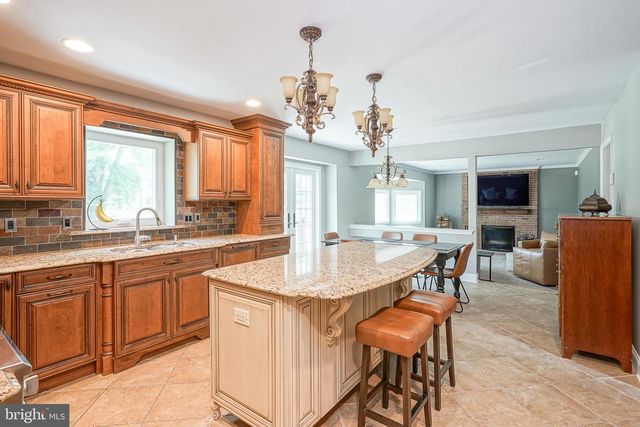 6 SAINT MICHAEL CT, Cherry Hill, NJ 08003