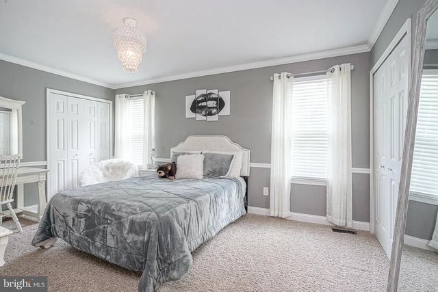 6 SAINT MICHAEL CT, Cherry Hill, NJ 08003