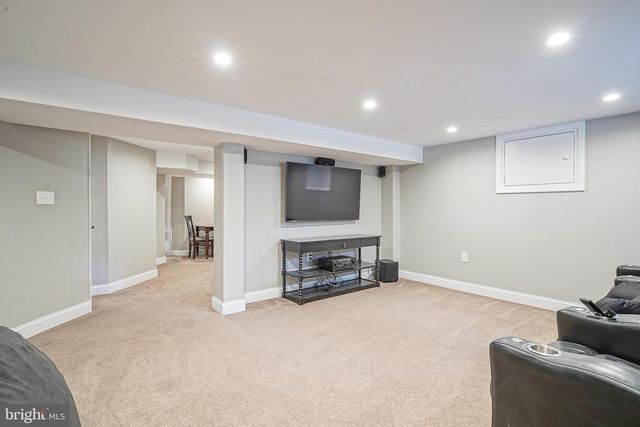 6 SAINT MICHAEL CT, Cherry Hill, NJ 08003
