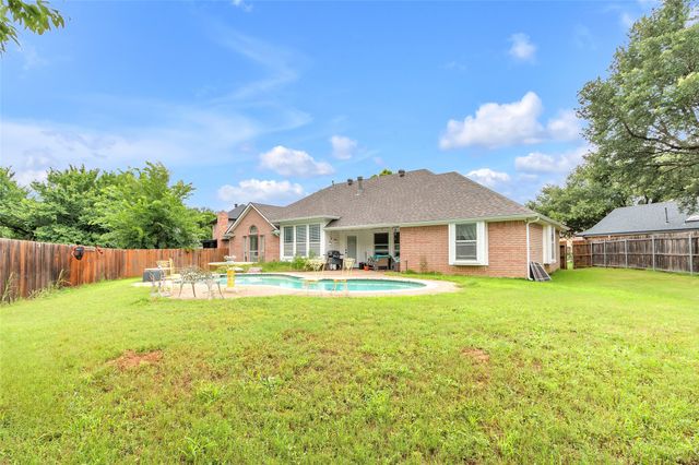 1125 Starling Court, Burleson, TX 76028