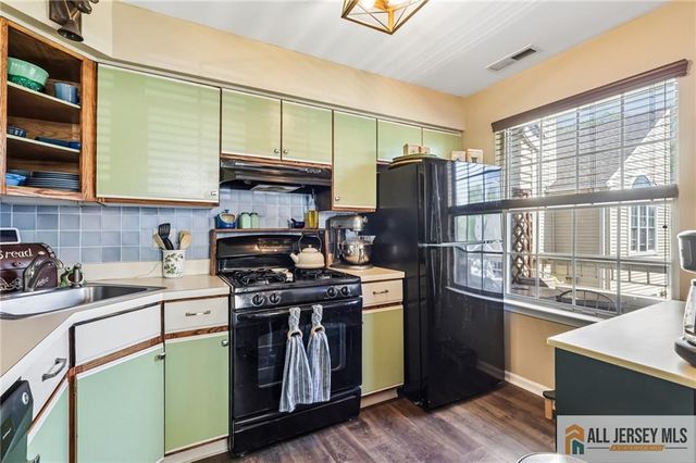 18 Dennis Court, Hightstown, NJ 08520