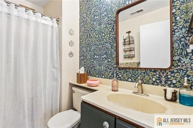 18 Dennis Court, Hightstown, NJ 08520