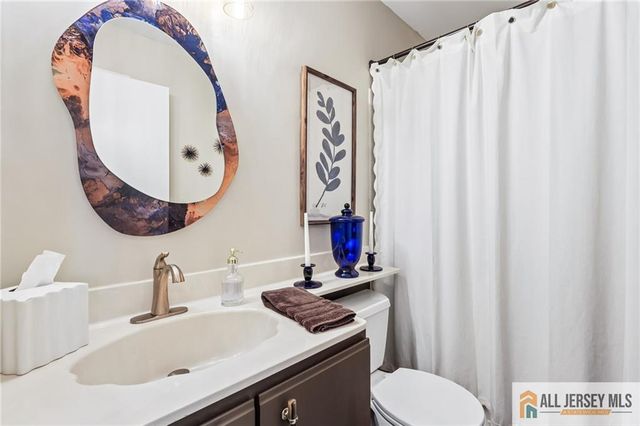 18 Dennis Court, Hightstown, NJ 08520