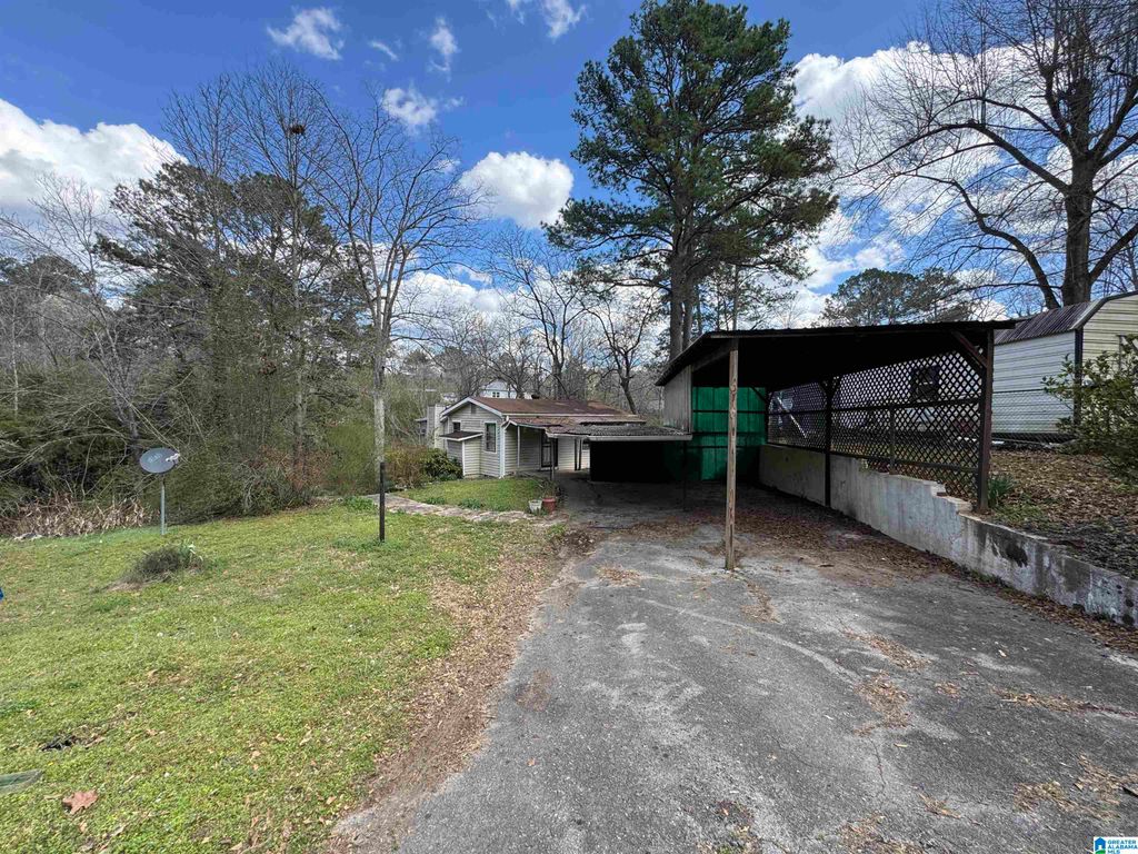 171 GLAZE CREEK ROAD, Bessemer, AL 35023