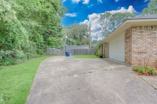 9271 Lytham Drive, Shreveport, LA 71129