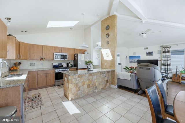 112 W HOBART AVE, Long Beach Township, NJ 08008