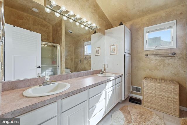 112 W HOBART AVE, Long Beach Township, NJ 08008