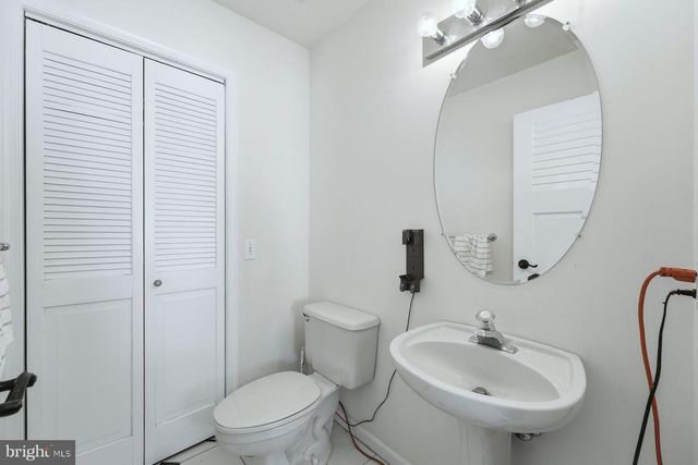 112 W HOBART AVE, Long Beach Township, NJ 08008