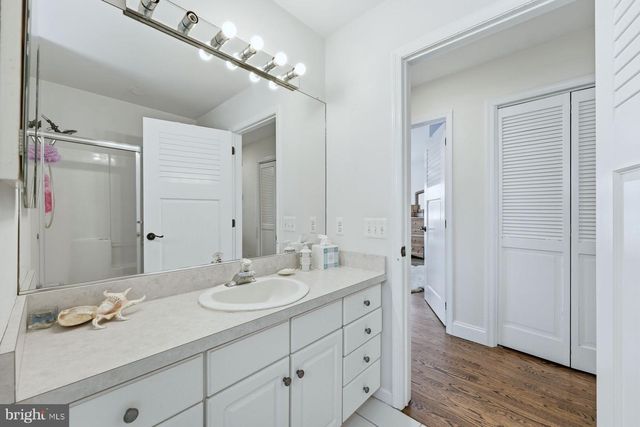 112 W HOBART AVE, Long Beach Township, NJ 08008