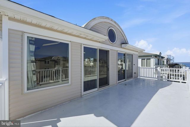 112 W HOBART AVE, Long Beach Township, NJ 08008