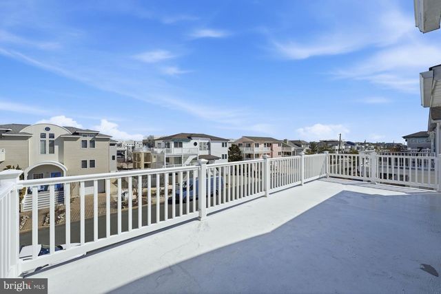 112 W HOBART AVE, Long Beach Township, NJ 08008