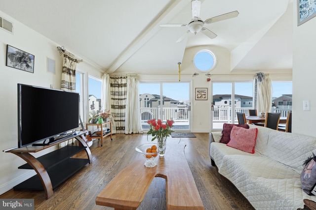 112 W HOBART AVE, Long Beach Township, NJ 08008