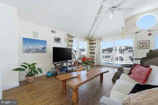 112 W HOBART AVE, Long Beach Township, NJ 08008