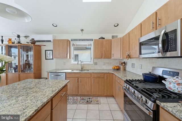 112 W HOBART AVE, Long Beach Township, NJ 08008