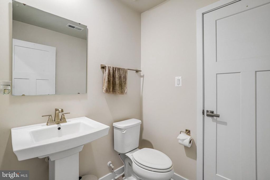 Image 7 of property listing at 10107 BLUEGILL ST, New Market, MD 21774
