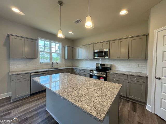 166 Country World Drive, Macon, GA 31211