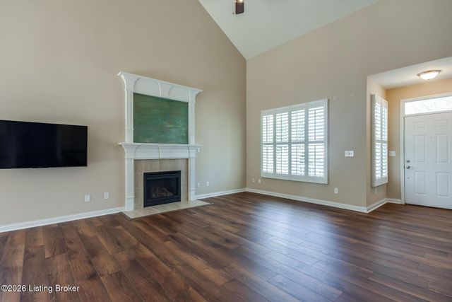 207 Brookfield Hills Ct, Louisville, KY 40245