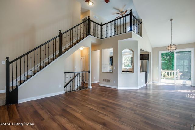 207 Brookfield Hills Ct, Louisville, KY 40245
