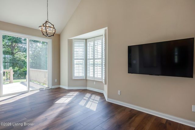 207 Brookfield Hills Ct, Louisville, KY 40245