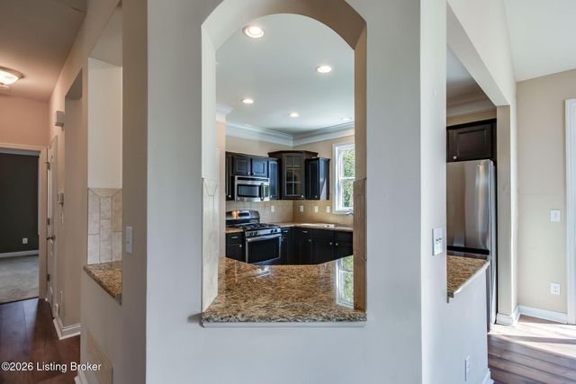 207 Brookfield Hills Ct, Louisville, KY 40245