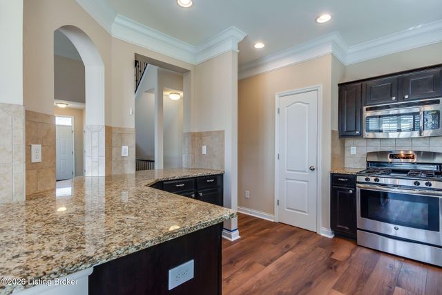 207 Brookfield Hills Ct, Louisville, KY 40245