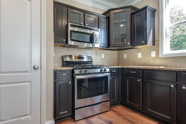 207 Brookfield Hills Ct, Louisville, KY 40245