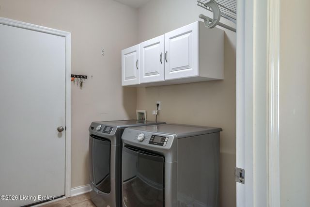 207 Brookfield Hills Ct, Louisville, KY 40245