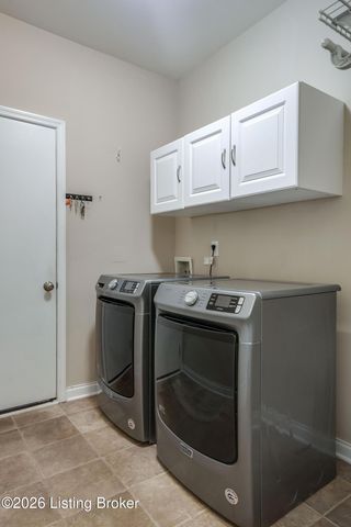 207 Brookfield Hills Ct, Louisville, KY 40245