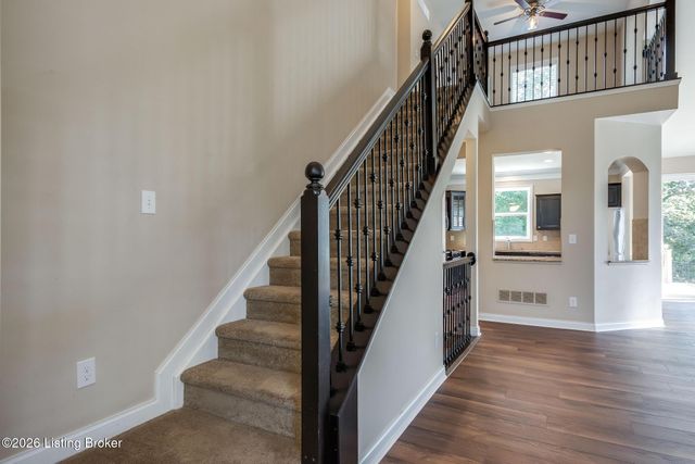 207 Brookfield Hills Ct, Louisville, KY 40245