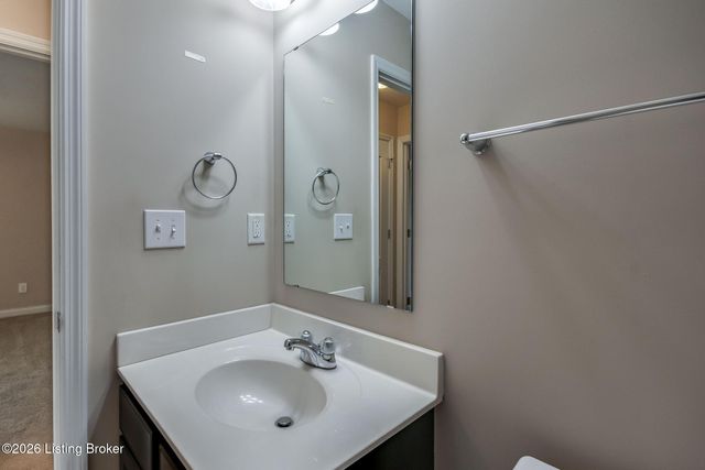 207 Brookfield Hills Ct, Louisville, KY 40245