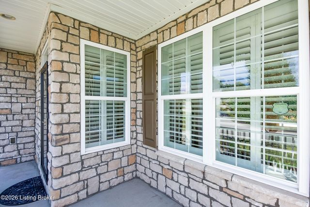 207 Brookfield Hills Ct, Louisville, KY 40245