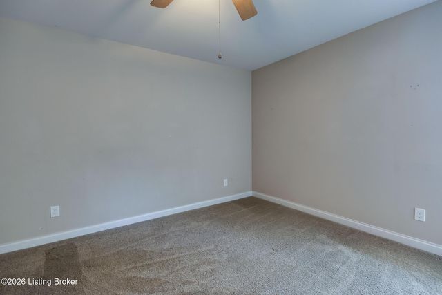 207 Brookfield Hills Ct, Louisville, KY 40245
