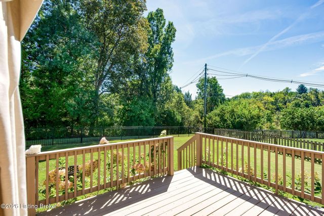 207 Brookfield Hills Ct, Louisville, KY 40245