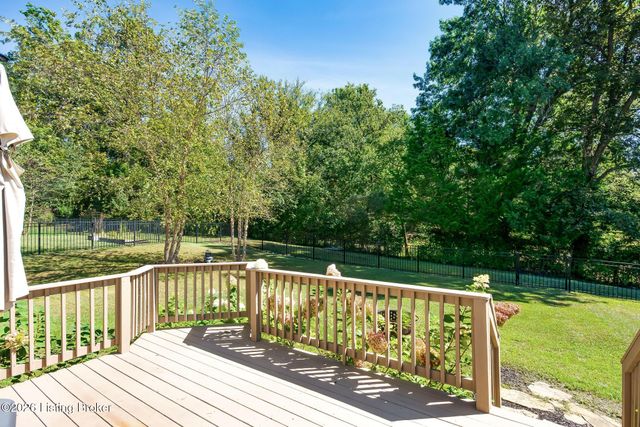 207 Brookfield Hills Ct, Louisville, KY 40245