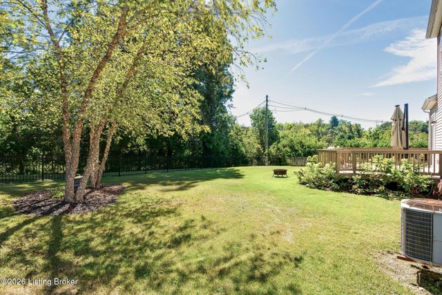 207 Brookfield Hills Ct, Louisville, KY 40245