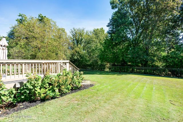 207 Brookfield Hills Ct, Louisville, KY 40245
