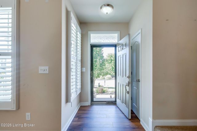 207 Brookfield Hills Ct, Louisville, KY 40245