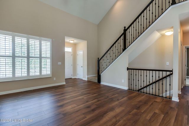 207 Brookfield Hills Ct, Louisville, KY 40245