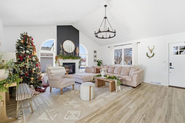 2023 MEADOWVIEW STREET, Kaukauna, WI 54130