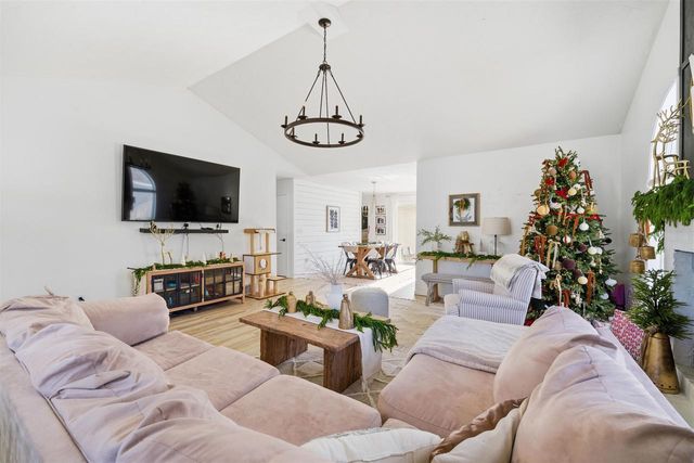 2023 MEADOWVIEW STREET, Kaukauna, WI 54130